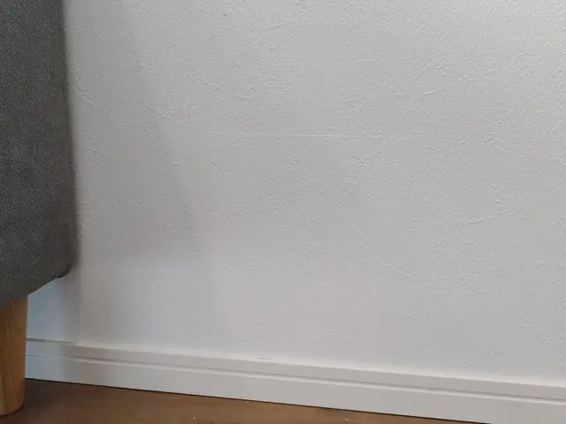 壁に空いた穴を修繕します。無かったかのように！サービスの画像