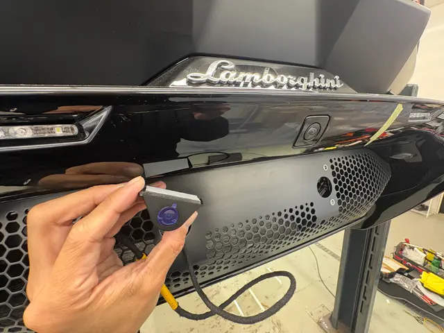 便利なデジタルインナーミラーの取付！国産車も輸入車も対応可能です！サービスの画像