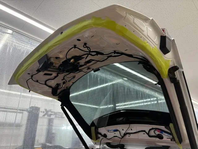 便利なデジタルインナーミラーの取付！国産車も輸入車も対応可能です！サービスの画像