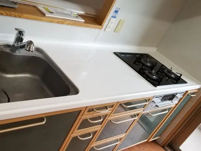 キッチン天板の補修、塗装サービスの画像