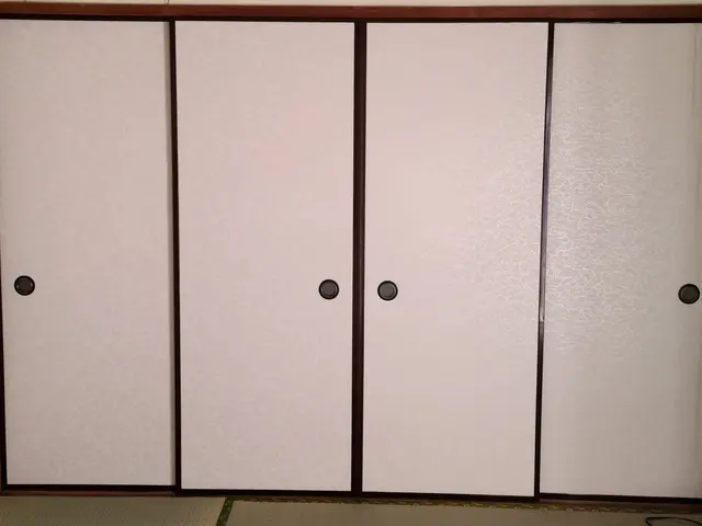 ふすまの張替え。一緒に障子も替えて和室をリフレッシュ！サービスの画像