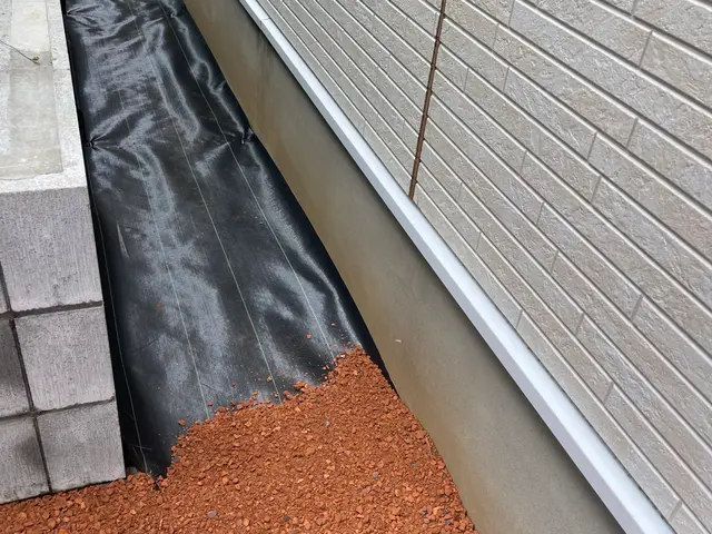 【様々な種類対応可能】防草シート、砂利敷きお任せください！サービスの画像