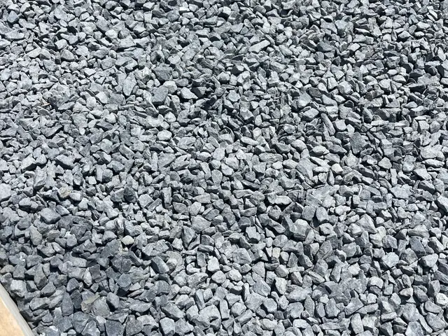 【様々な種類対応可能】防草シート、砂利敷きお任せください！サービスの画像