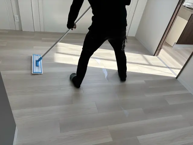 高耐久性フロア専用シリコンコーティングサービスの画像