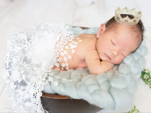 おくるみ撮影＆うつ伏せ寝ポーズ♪女性フォトグラファー/2時間26,000円/