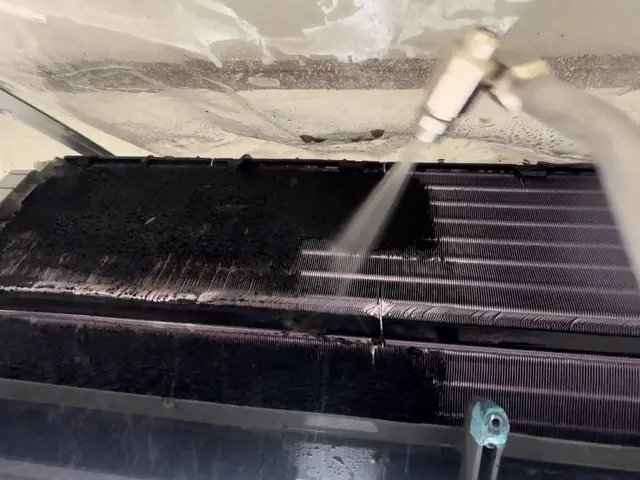 分解高圧洗浄 × 専用薬剤で本格クリーニング。気になるニオイもカビも徹底除去！サービスの画像