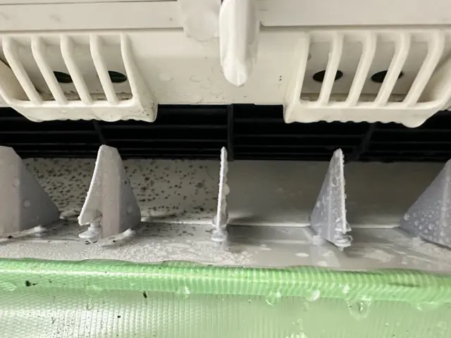 分解高圧洗浄 × 専用薬剤で本格クリーニング。気になるニオイもカビも徹底除去！サービスの画像