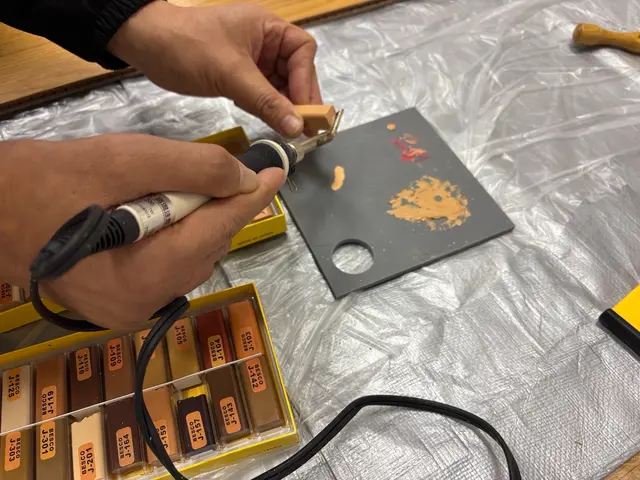 フローリングキズ、欠け、剥がれ、凹み補修サービスの画像