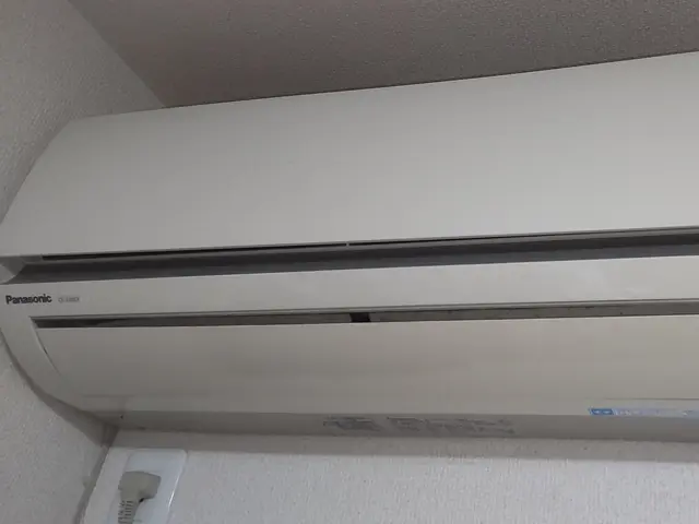 メーカーのエアコン修理委託業者！再利用するエアコンのみ取り外し可能です！サービスの画像