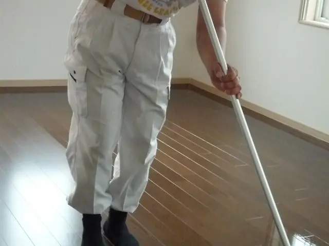 フロアコーティング専門会社です。UV・ガラス・ペット用を取り揃えております。サービスの画像