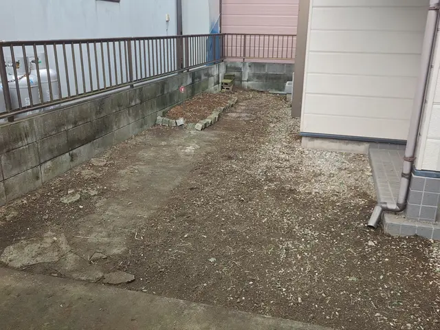 お庭をスッキリ致します！蜂や毛虫もしている為、どんな状況でも作業可能で御座いますサービスの画像