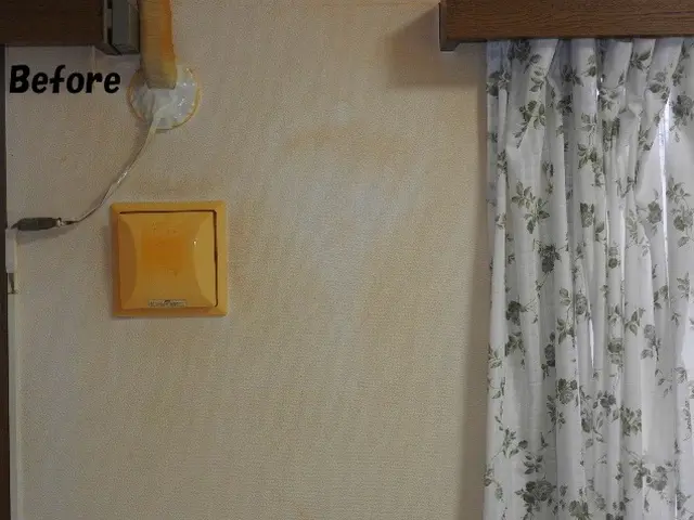 既存の壁紙そのままに、見た目は新品同様☆張替えの約半額で壁紙をキレイに致します。サービスの画像