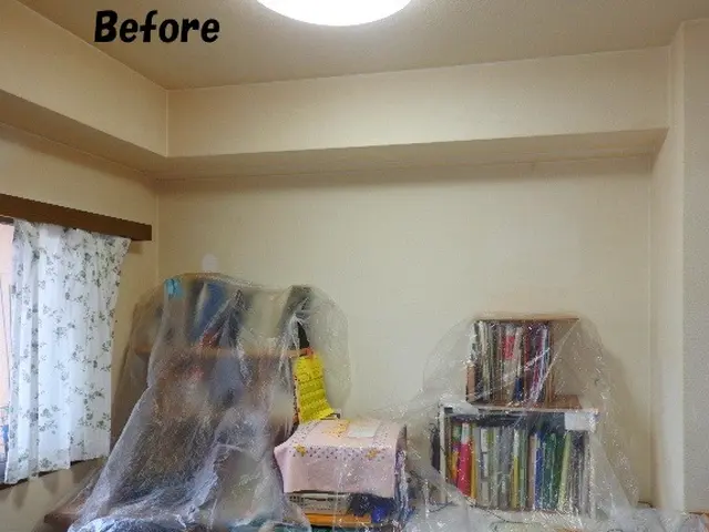 既存の壁紙そのままに、見た目は新品同様☆張替えの約半額で壁紙をキレイに致します。サービスの画像