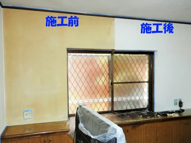 既存の壁紙そのままに、見た目は新品同様☆張替えの約半額で壁紙をキレイに致します。サービスの画像