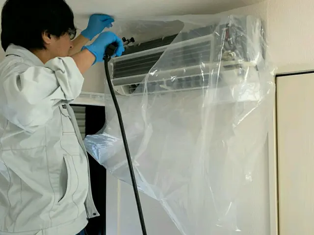 梅雨、夏季到来！高圧洗浄エアコンクリーニング！嫌な匂いカビ除去、24時間対応サービスの画像