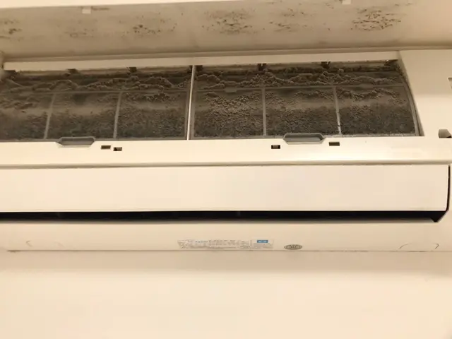 梅雨、夏季到来！高圧洗浄エアコンクリーニング！嫌な匂いカビ除去、24時間対応サービスの画像