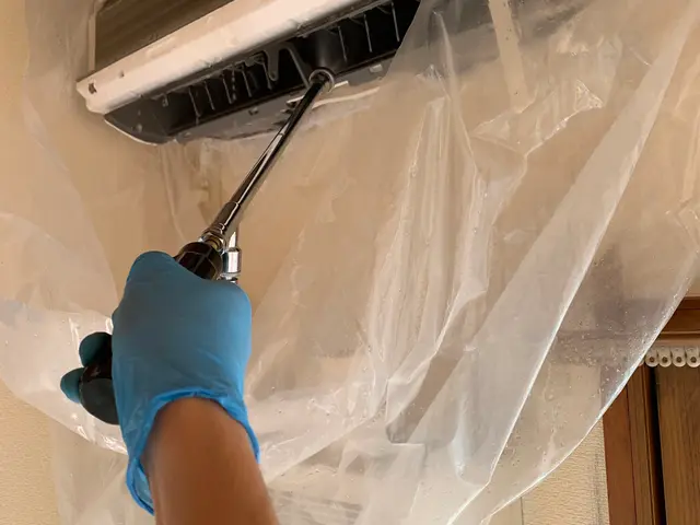 梅雨、夏季到来！高圧洗浄エアコンクリーニング！嫌な匂いカビ除去、24時間対応サービスの画像