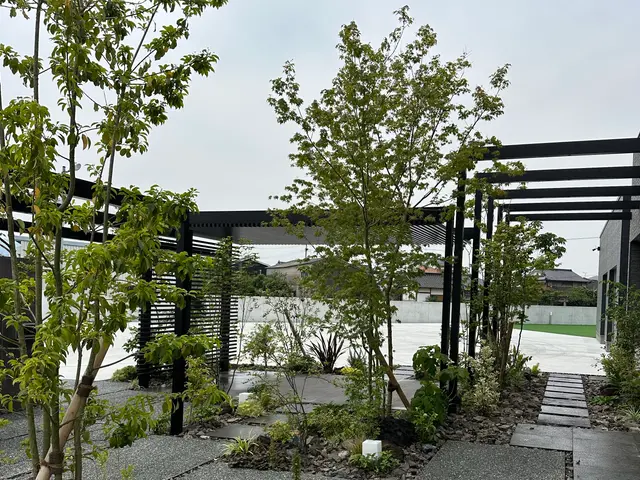 ☆日曜日限定価格☆祖父の技を受け継ぐ、お客様に寄り添った庭木のプロフェッショナルサービスの画像