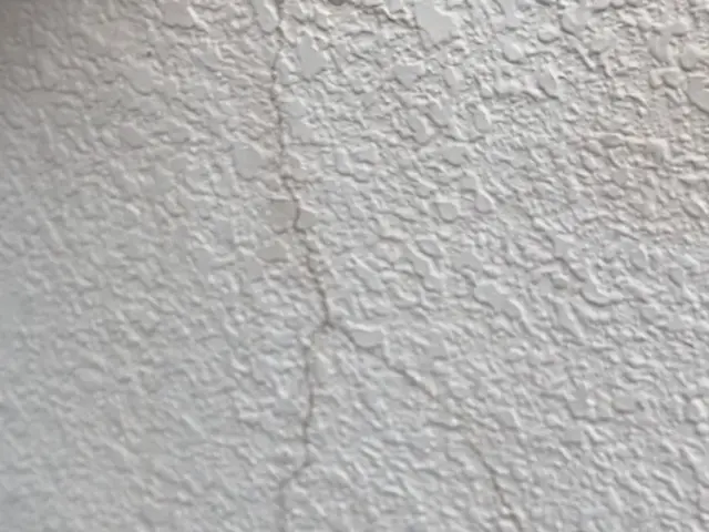 ◆即レス・即対応・無料見積OK◆コンクリートクラック（ひび割れ）補修おまかせ！！サービスの画像