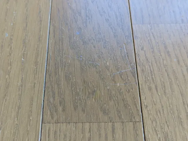 長野市発！フロアの傷を手早く補修！作業外注一切なしサービスの画像