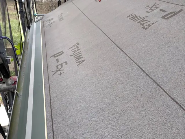 屋根工事　万が一の為の損害保険加入済み！対応地域外も相談ください！サービスの画像