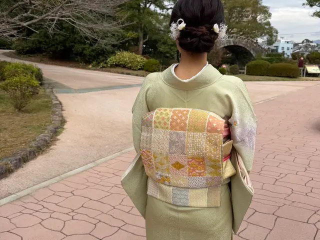 早朝から対応可／着付数1,500名超の実績／一級着付け技能士／美容師免許有