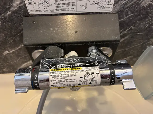 ☆エプロン内部、鏡もキレイに☆鏡の鱗取り無料で行います！サービスの画像