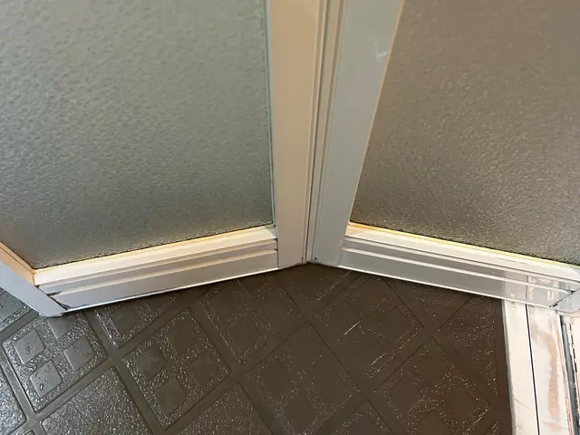 ☆エプロン内部、鏡もキレイに☆鏡の鱗取り無料で行います！サービスの画像