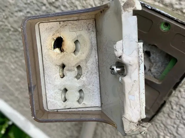 屋外防水コンセント・交換・増設サービスの画像