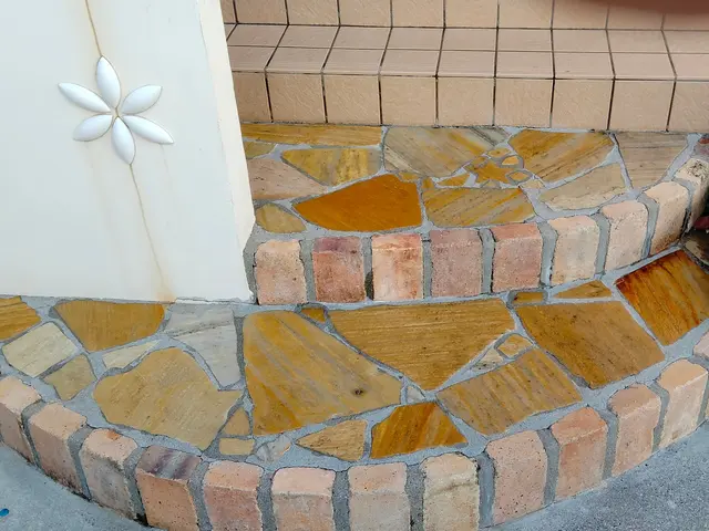 外玄関入り口タイル・階段のクリーニング＆コーティング！仕上がりに自信あり！サービスの画像