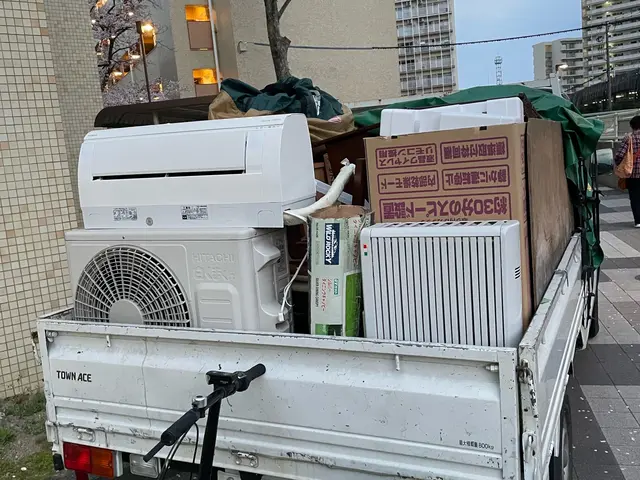 【軽トラックではなく1トン車で回収！】エアコン取外し、回収無料。サービスの画像