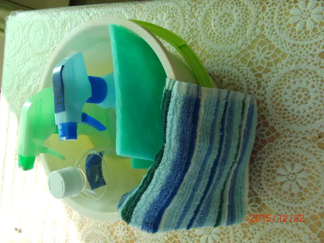 曇った鏡や水垢がこびりついた蛇口回りもピカピカにクリーニング！サービスの画像