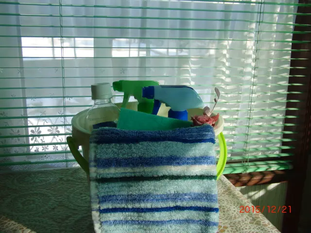 曇った鏡や水垢がこびりついた蛇口回りもピカピカにクリーニング！サービスの画像