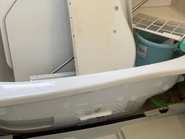 【浴室全体とエプロン内部洗浄】◇除菌・消臭◇鏡ウロコ取り◇カビ・水アカ徹底洗浄♪サービスの画像