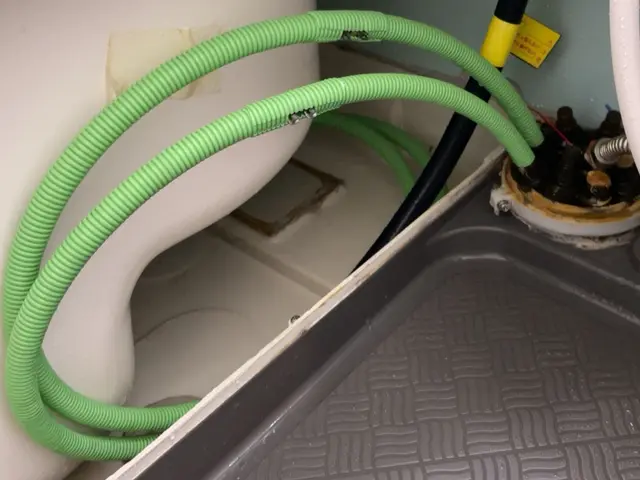 【浴室全体とエプロン内部洗浄】◇除菌・消臭◇鏡ウロコ取り◇カビ・水アカ徹底洗浄♪サービスの画像