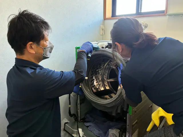 ドラム式分解洗浄！夫婦で安心訪問♪現金払い￥1,000お値引き♪損害保険加入済サービスの画像