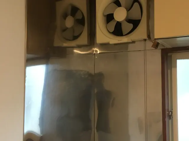 キッチンの換気扇を綺麗に。しっかり養生、しっかり作業いたします。サービスの画像