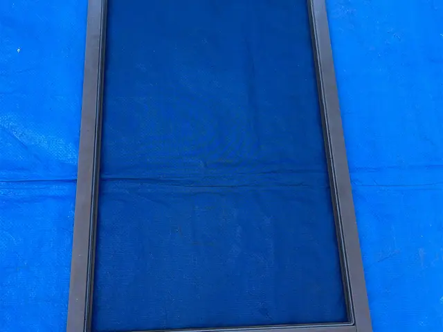 細かい網目24メッシュへ張り替え・押さえゴム新品交換・1枚からお伺いいたしますサービスの画像