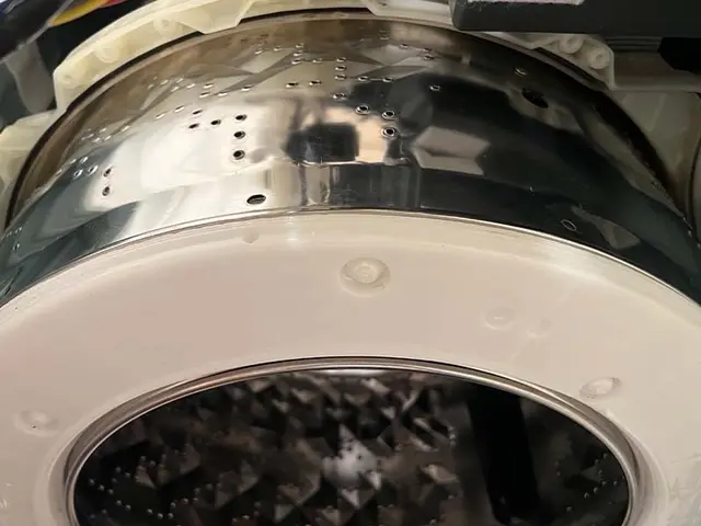 ドラム式洗濯機 分解クリーニング｜乾燥不良・ホコリ詰まり改善！サービスの画像