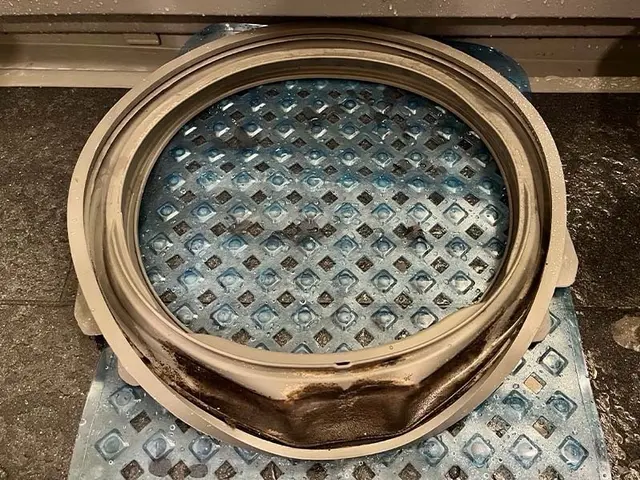 ドラム式洗濯機 分解クリーニング｜乾燥不良・ホコリ詰まり改善！サービスの画像