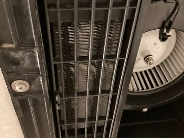 レンジフードのギトギト油汚れ、弊社にお任せくださいませ!ピカピカに仕上げます。サービスの画像