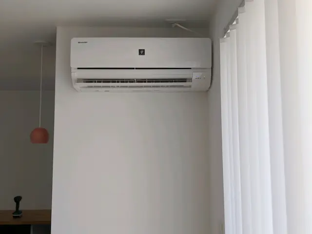 可能な限り夫婦でお伺いしております！配管穴への筒入れ必要な場合、基本料に含みますサービスの画像