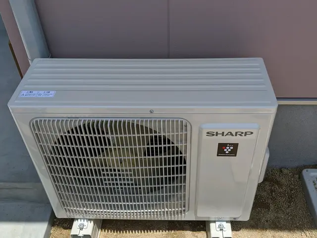 可能な限り夫婦でお伺いしております！配管穴への筒入れ必要な場合、基本料に含みますサービスの画像