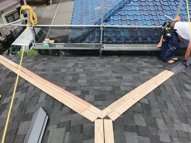 【業歴10年の実績】職人一家です。最新屋根材、断熱、高機能屋根材あります。サービスの画像