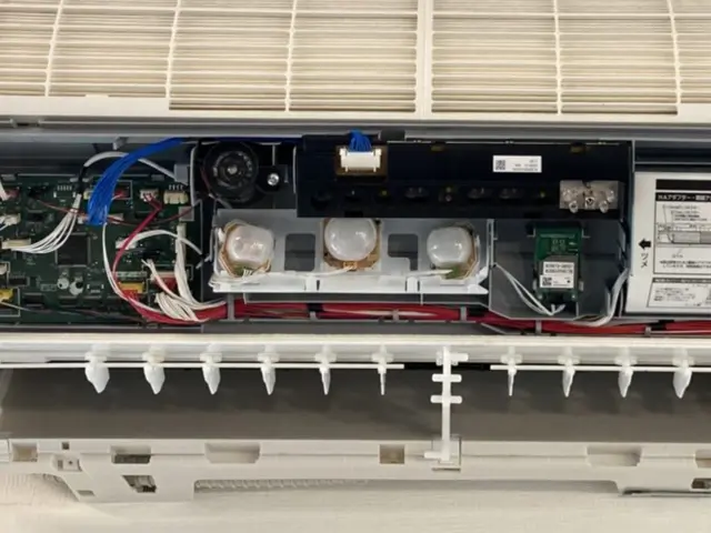 ♧その匂い我慢してカビのアレルギー症状が出る前に…エアコンクリーニング！！サービスの画像