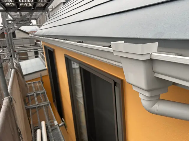 雨樋修理は屋根のプロに！水の流れを考慮して設置をします。サービスの画像