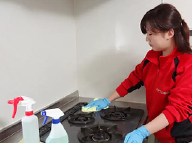 ★コンロの焦げ、シンクの水垢、排水口のヌルヌル汚れ除去★ピカピカのキッチンへ！サービスの画像