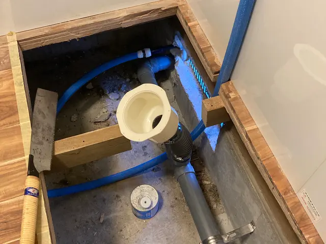 防水パン交換はお任せください。水道工事30年の実績、安心の施工保証あります。サービスの画像