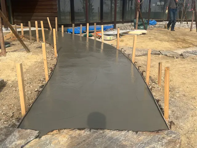 土間コンクリート施工｜駐車場・アプローチ・外構に合わせて丁寧施工サービスの画像