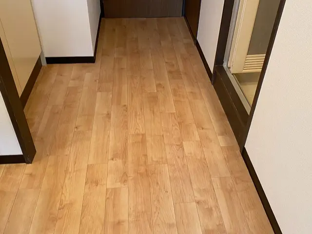 床のプロが丁寧に施工させて頂きます。サービスの画像